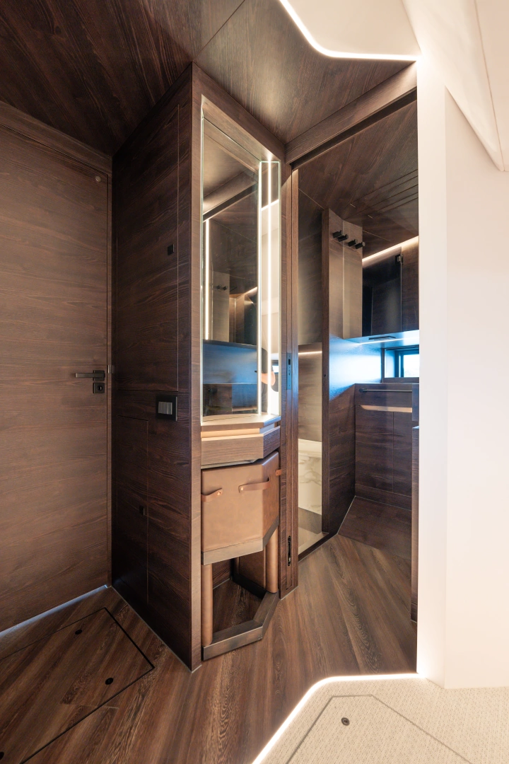 Vanquish Yachts VQ70 Yacht For Sale