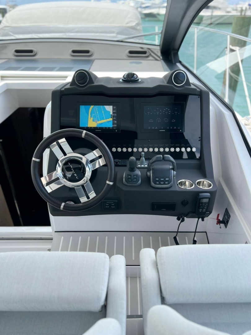 2025 Azimut Atlantis 51 — photograph 5