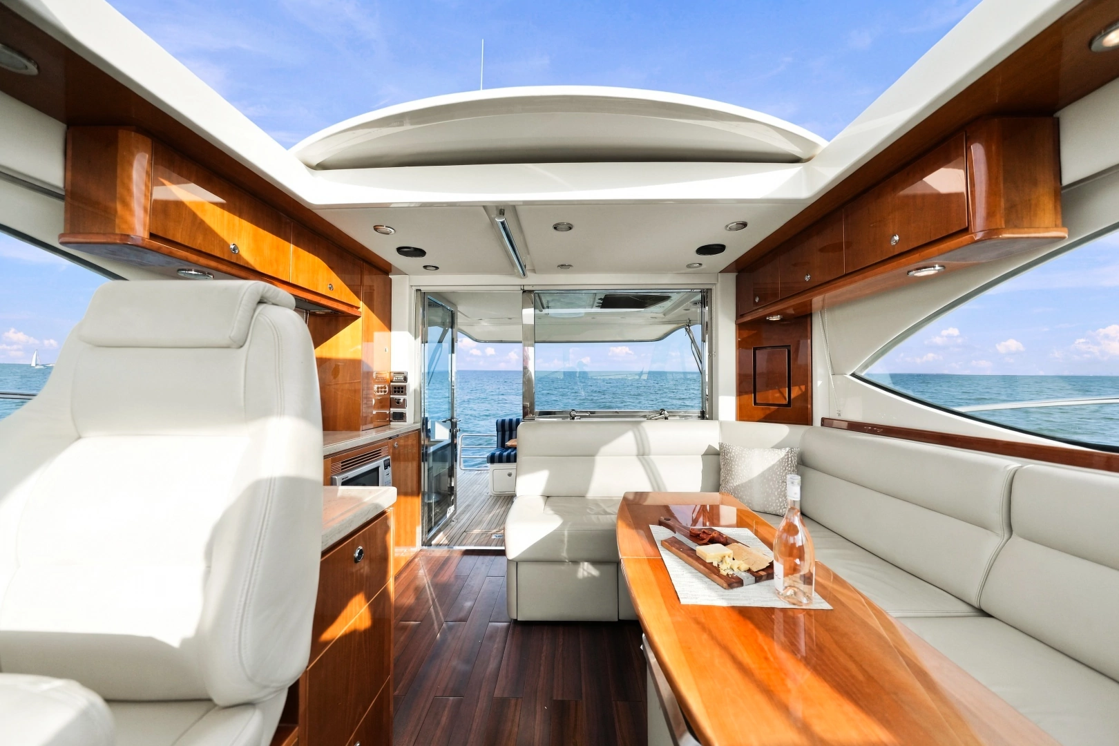 Riviera 4400 Sport Yacht Yacht For Sale