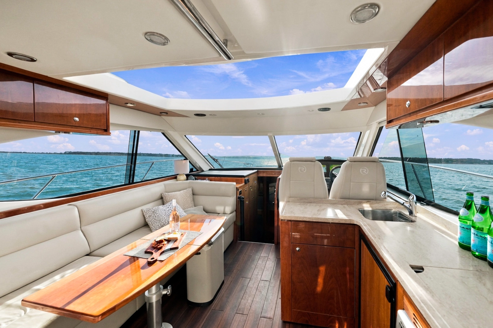 Riviera 4400 Sport Yacht Yacht For Sale