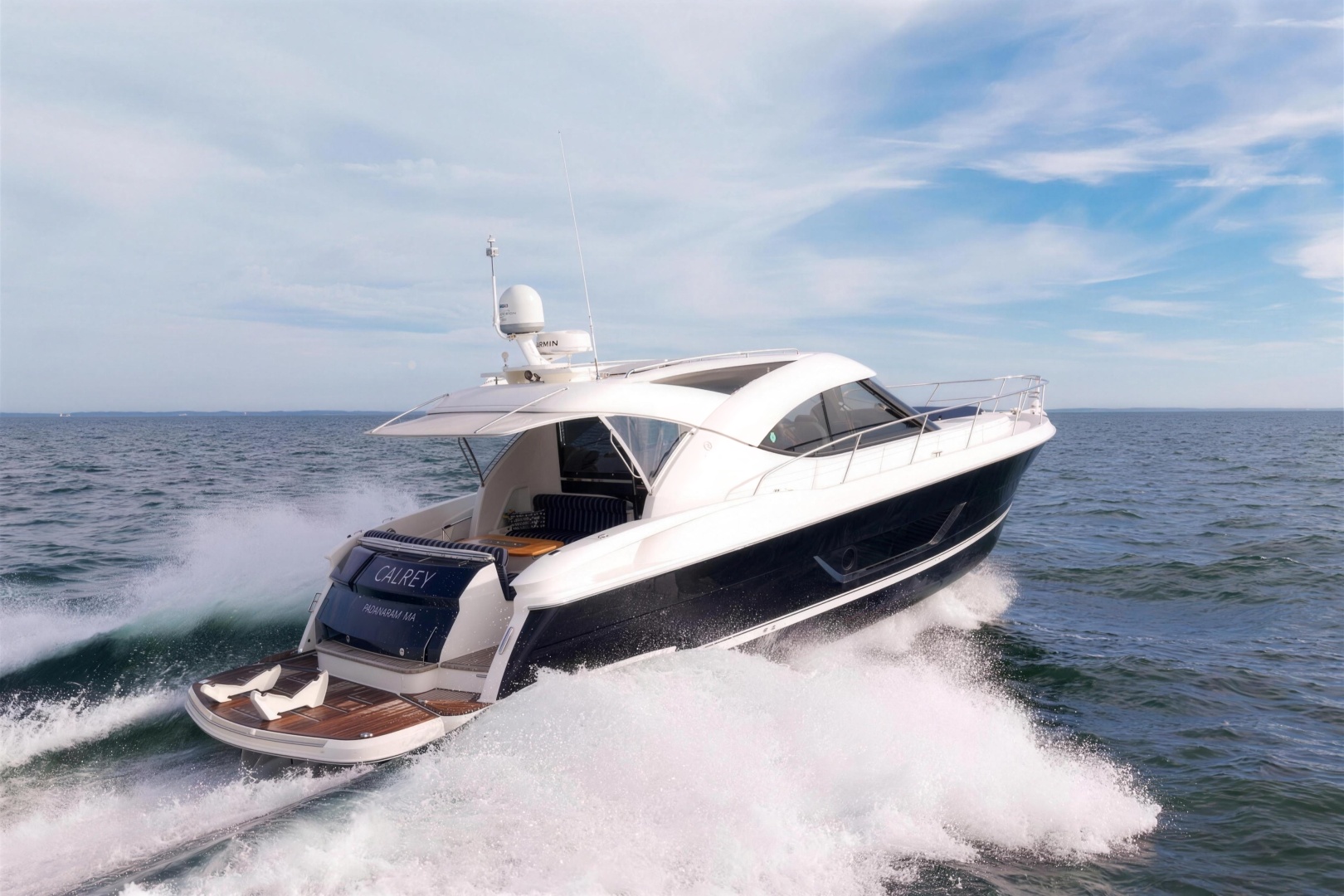 2015 Riviera 4400 Sport Yacht