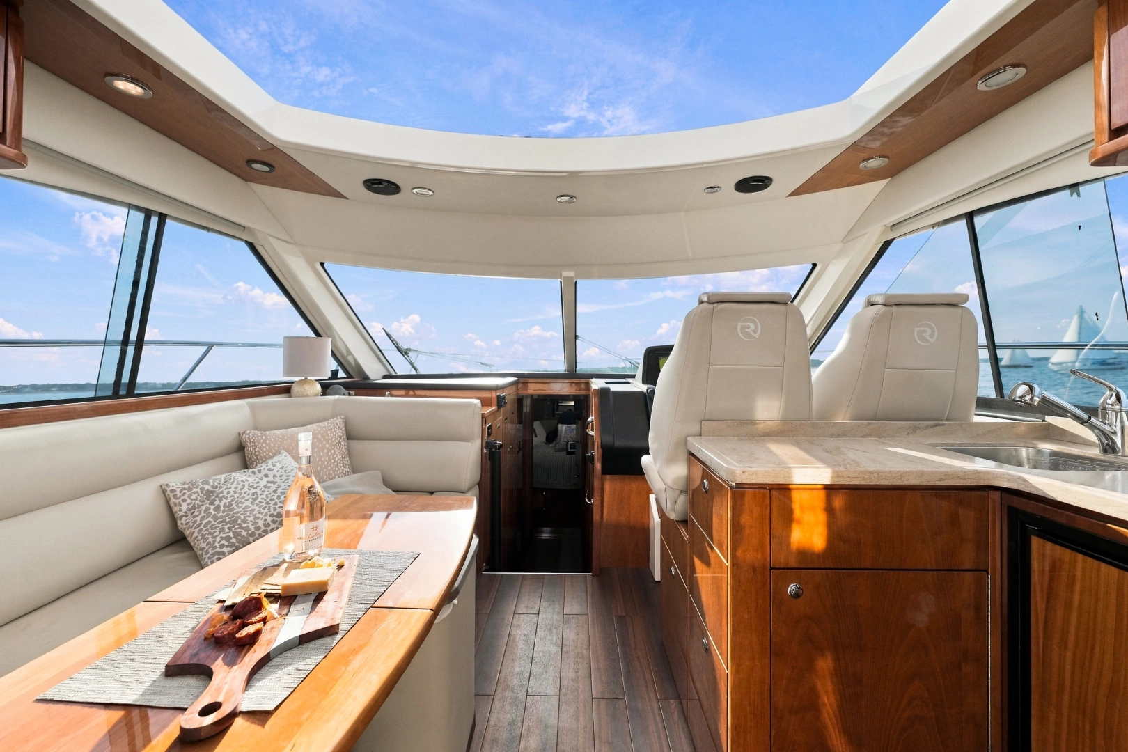 Riviera 4400 Sport Yacht Yacht For Sale