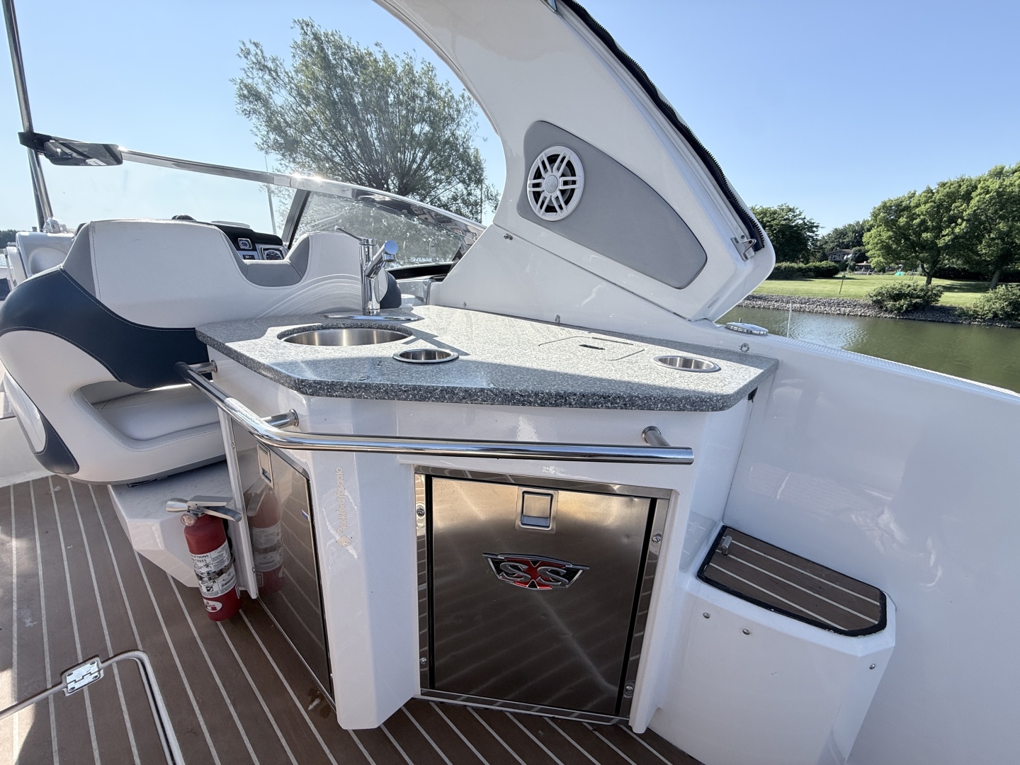 32ft Chaparral Yacht For Sale