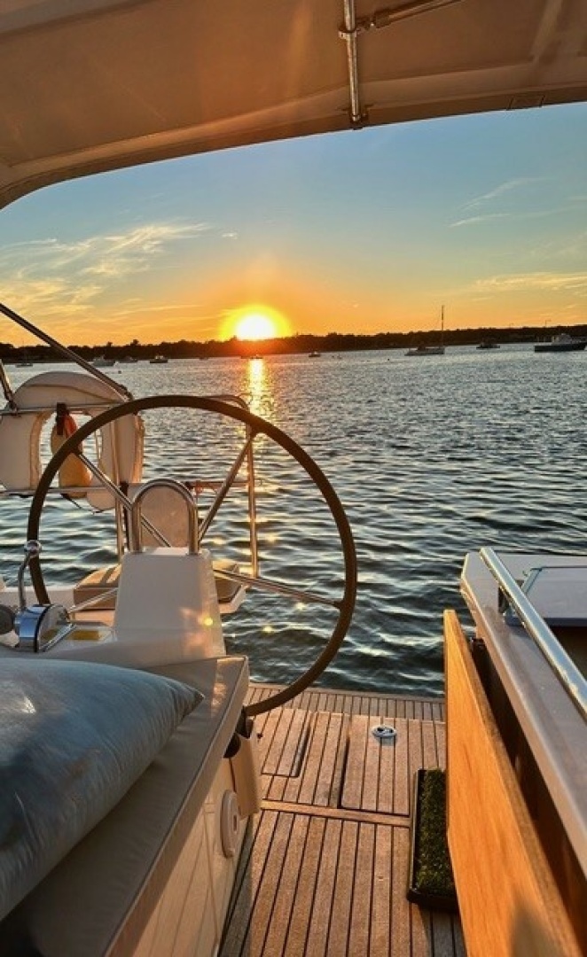 2022 Beneteau Oceanis 40.1 — photograph 2