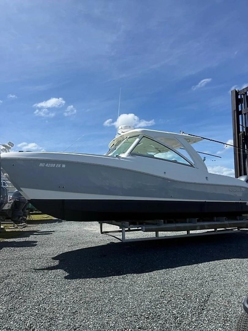 2019 World Cat 320 DC, photo 1 of 18