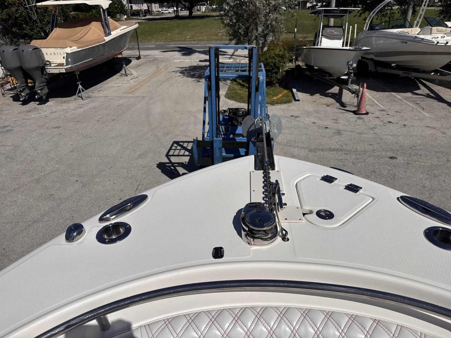 2017 Robalo R242