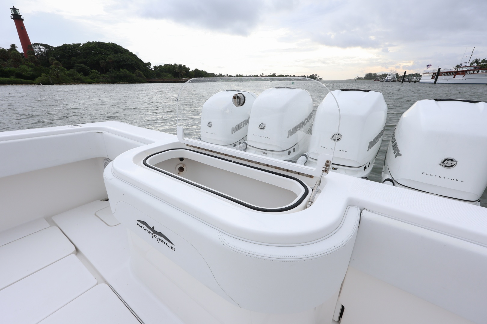 2018 Invincible 42