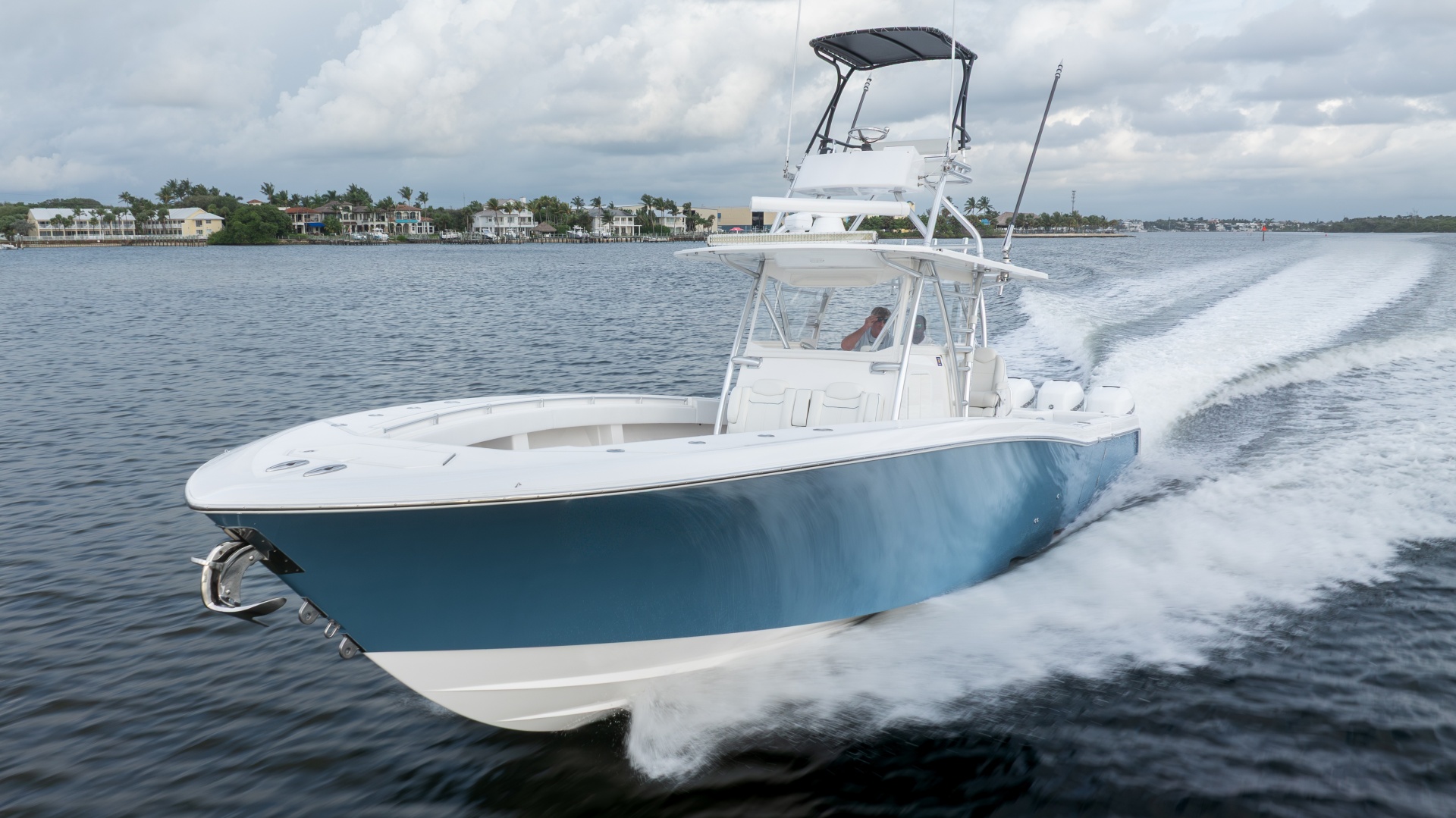 2018 Invincible 42 — photograph 5
