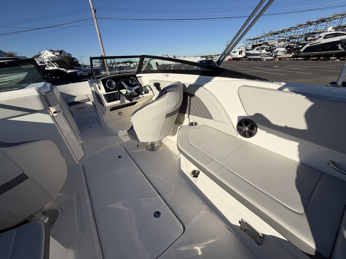2020 Sea Ray SPX 230 OB