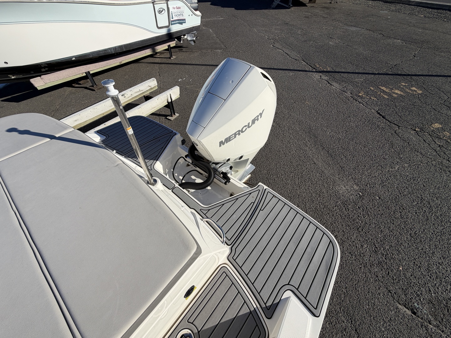 2020 Sea Ray SPX 230 OB
