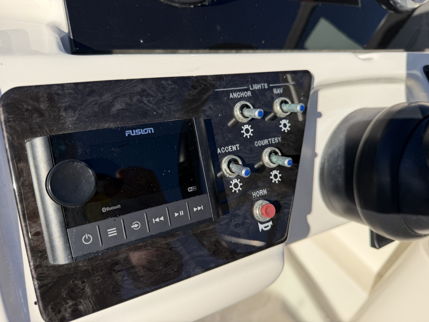 2020 Sea Ray SPX 230 OB