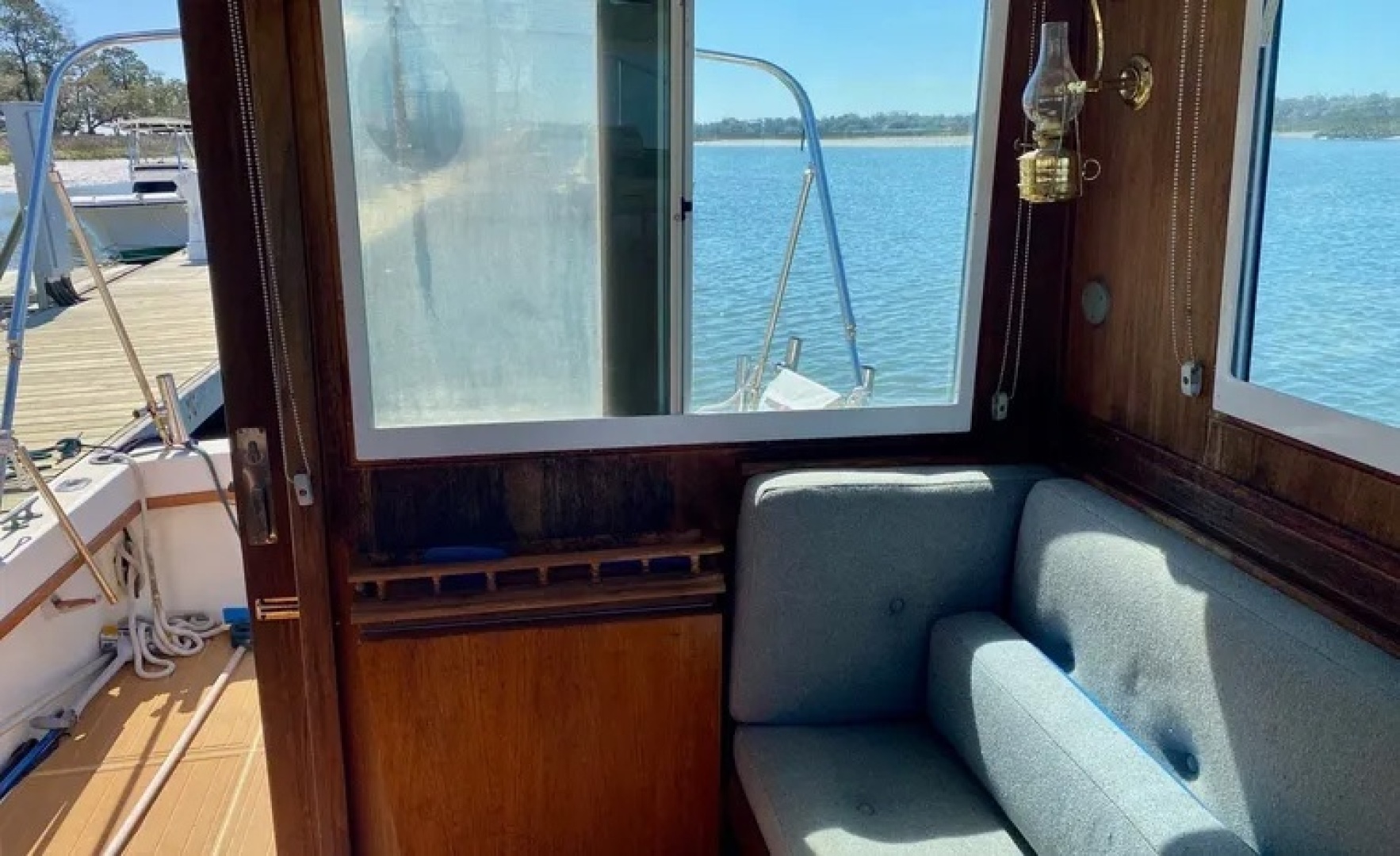 1990 Cape Dory Cruiser — photograph 5