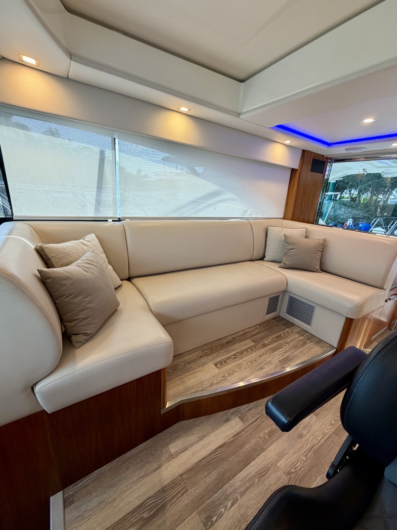 2020 Riviera 4800 Sport Yacht