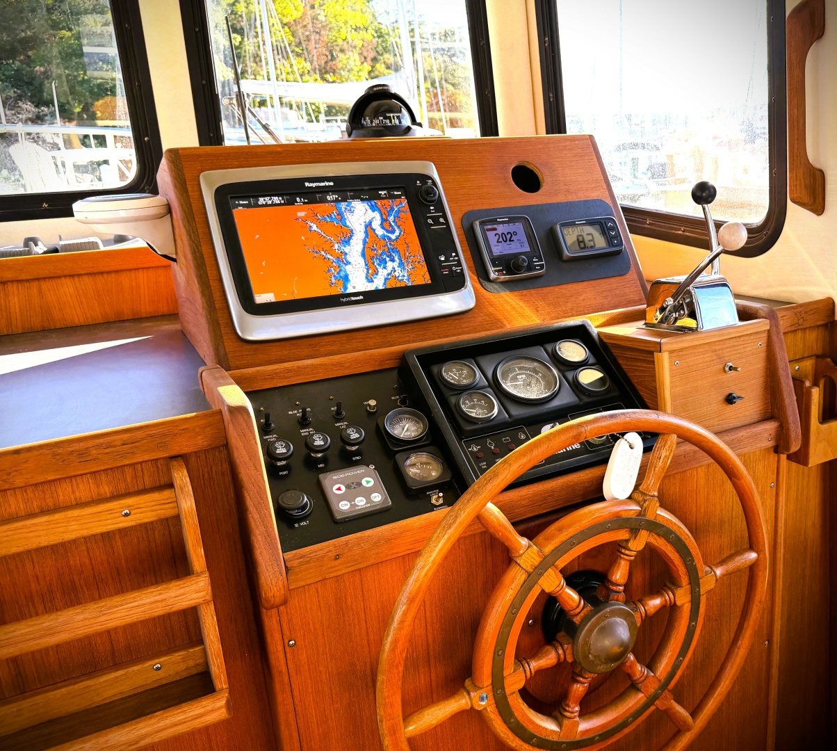 2004 Nordic Tugs 32 — photograph 5