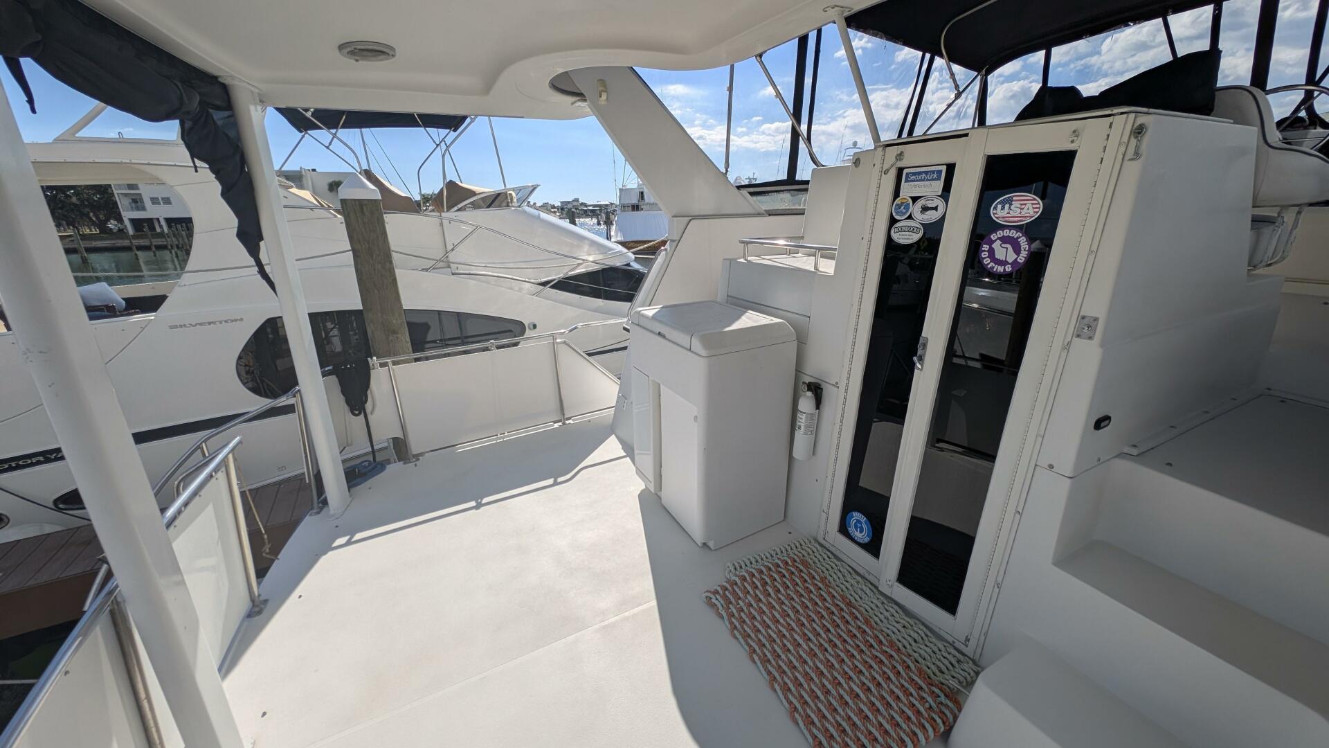 1994 Carver 370 AFT CABIN