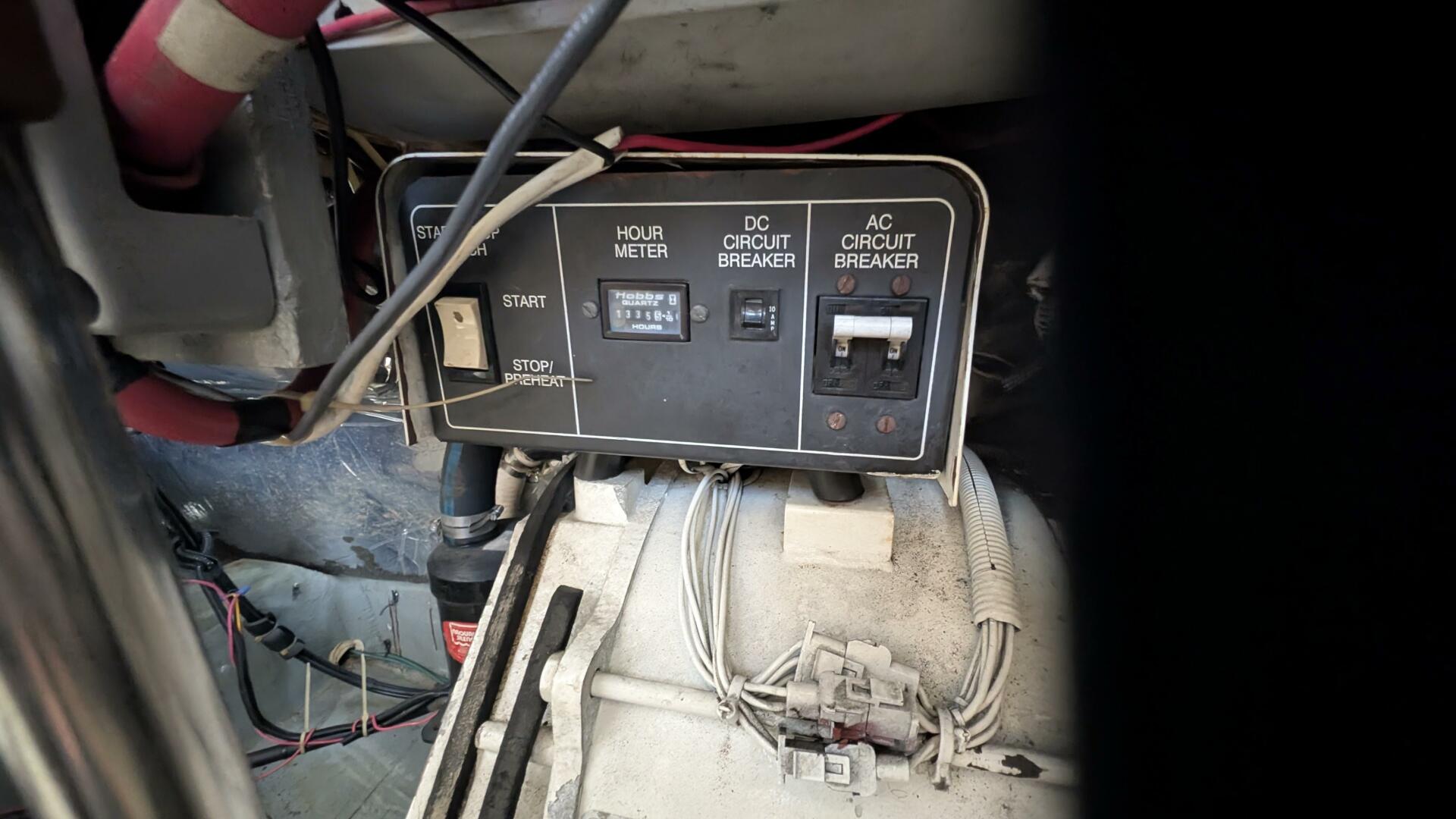 1994 Carver 370 AFT CABIN