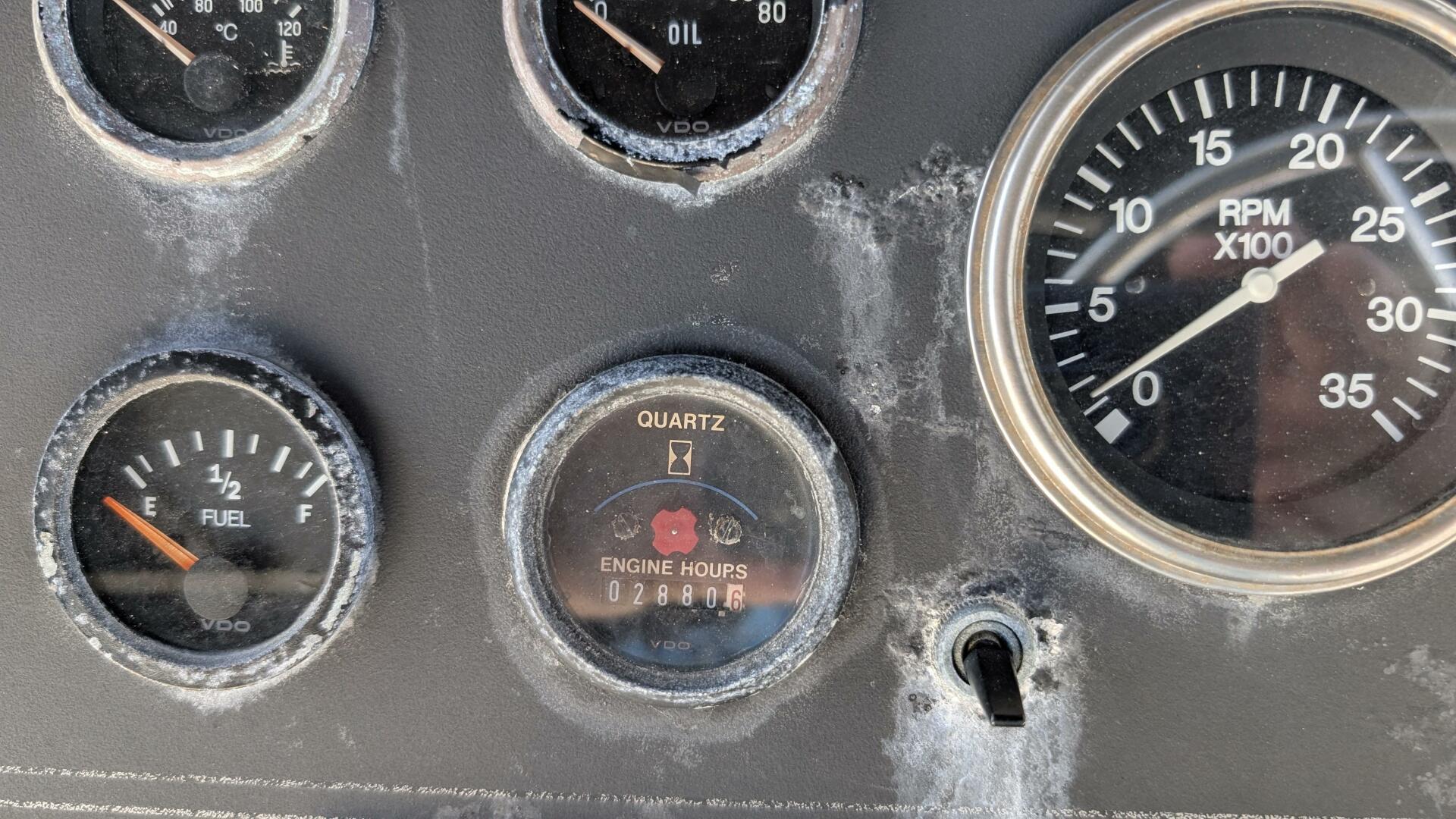 1994 Carver 370 AFT CABIN