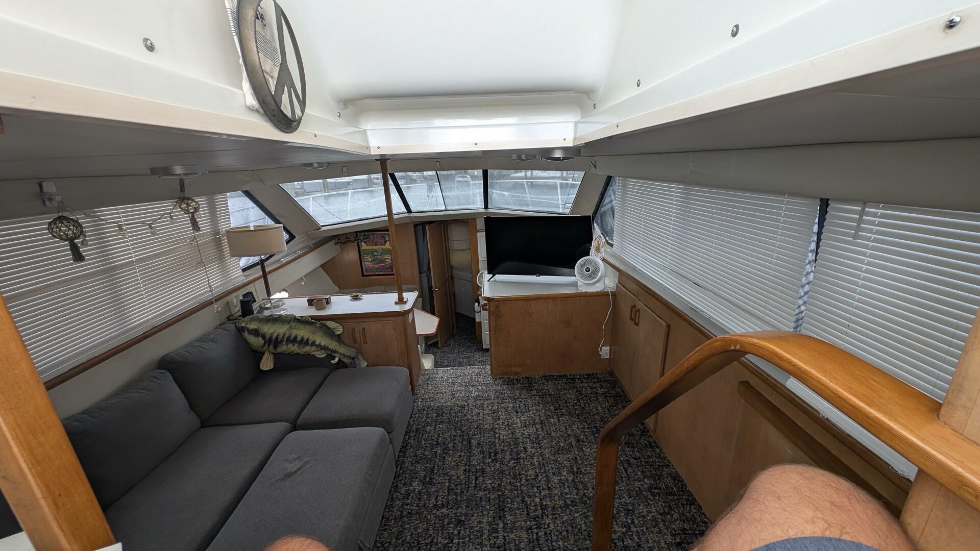 1994 Carver 370 AFT CABIN