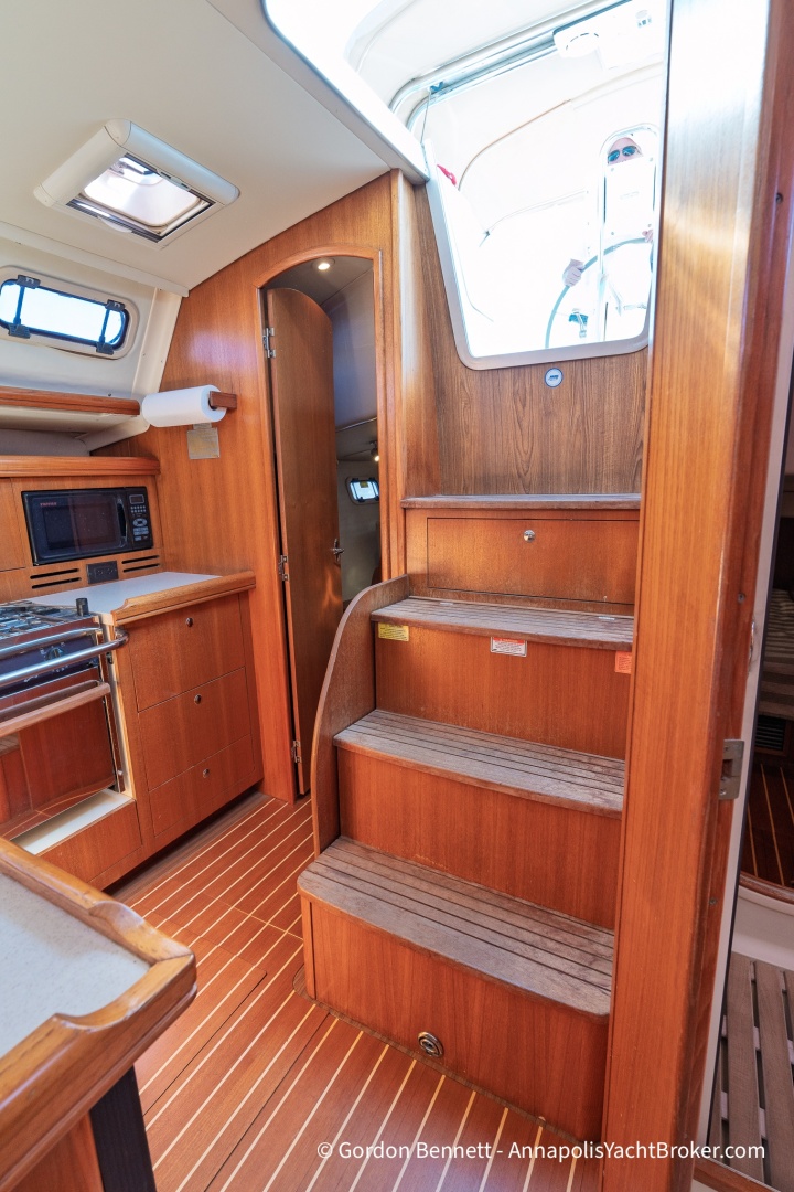 2005 Hunter 38