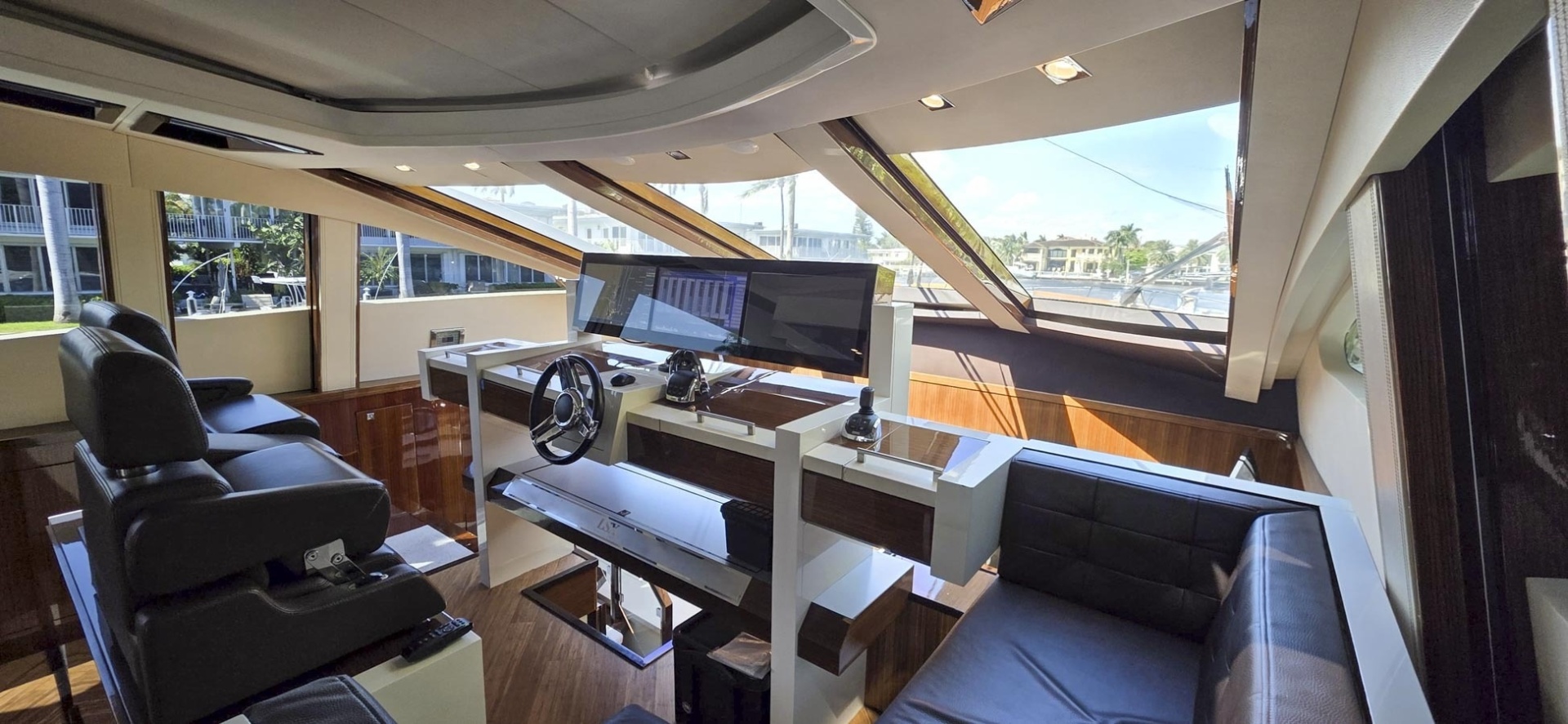 HELIOS 92ft Lazzara Yachts Yacht For Sale