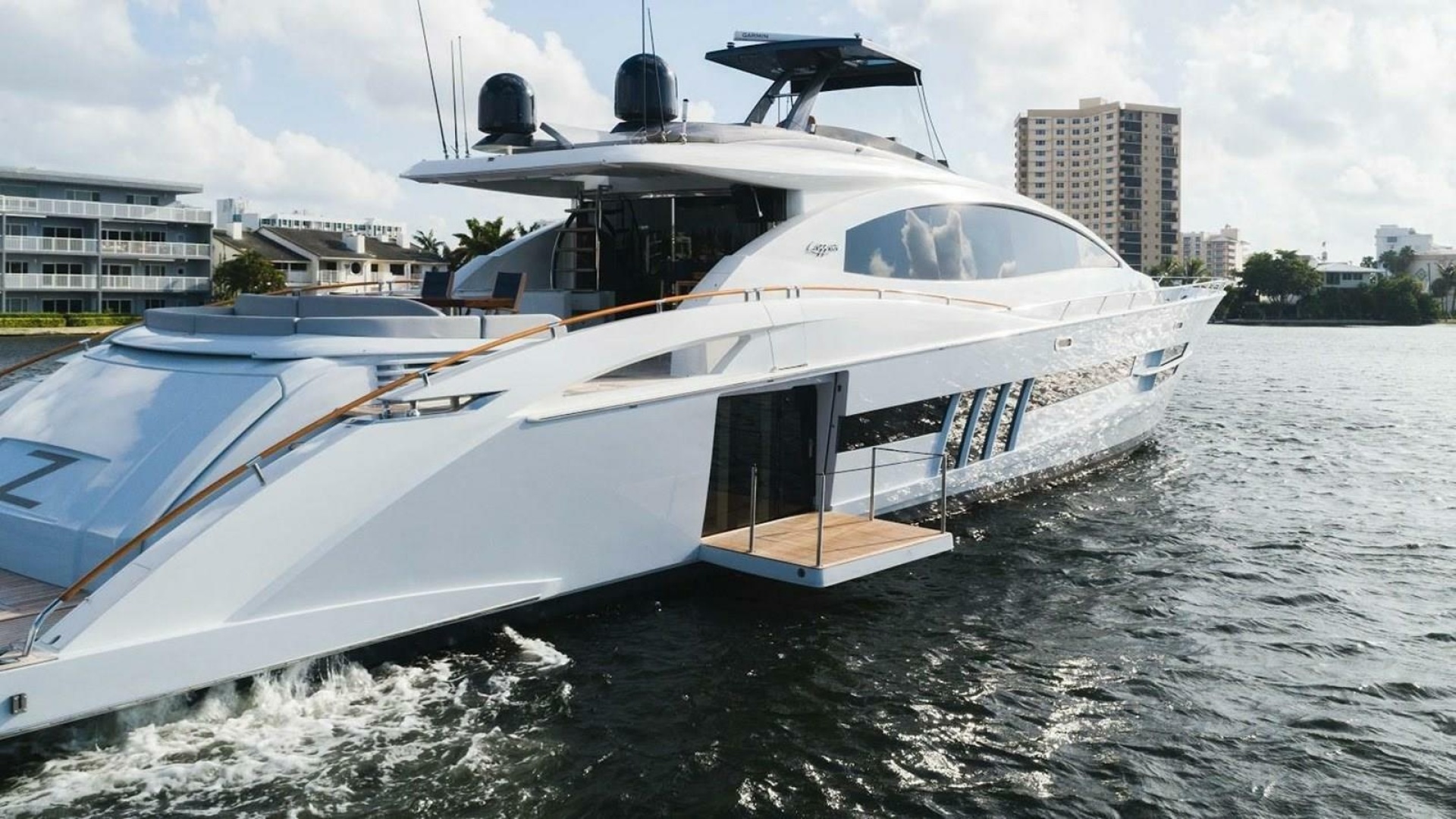 HELIOS 92ft Lazzara Yachts Yacht For Sale