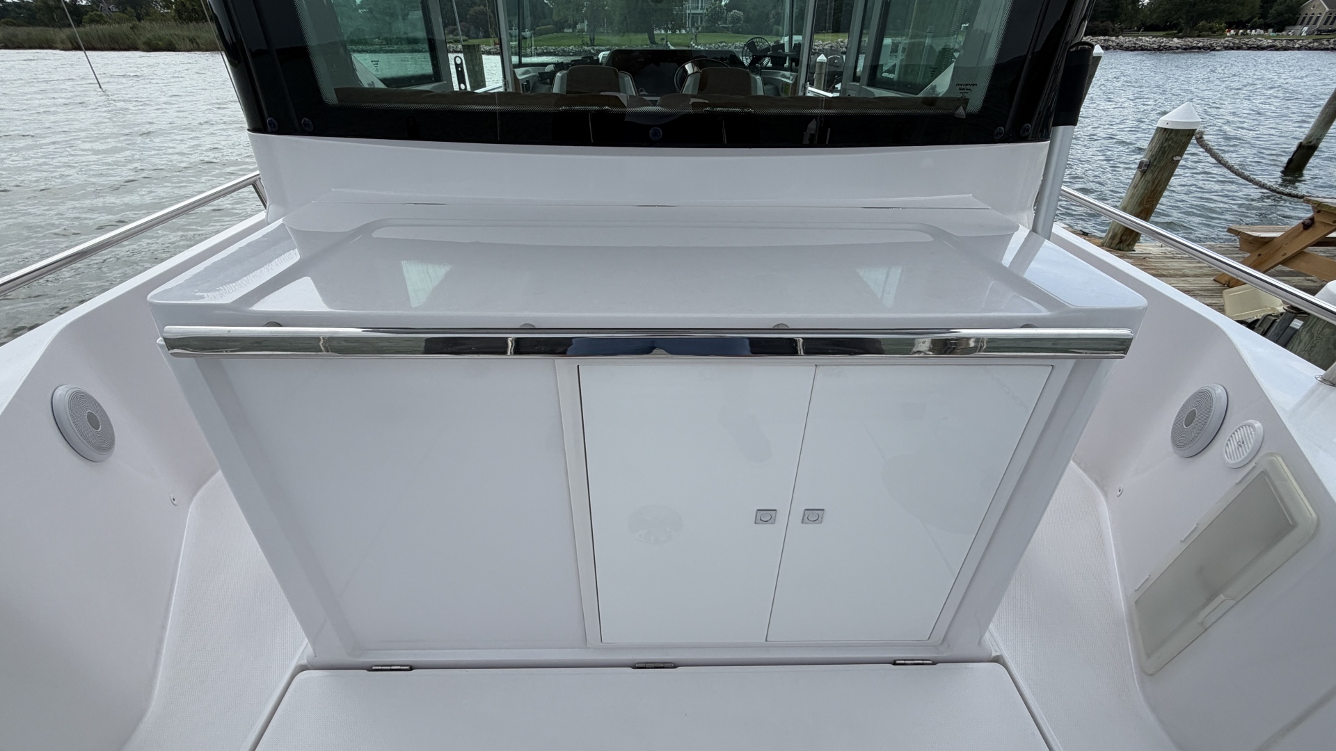 2023 Axopar 28 Cabin w/Wet Bar