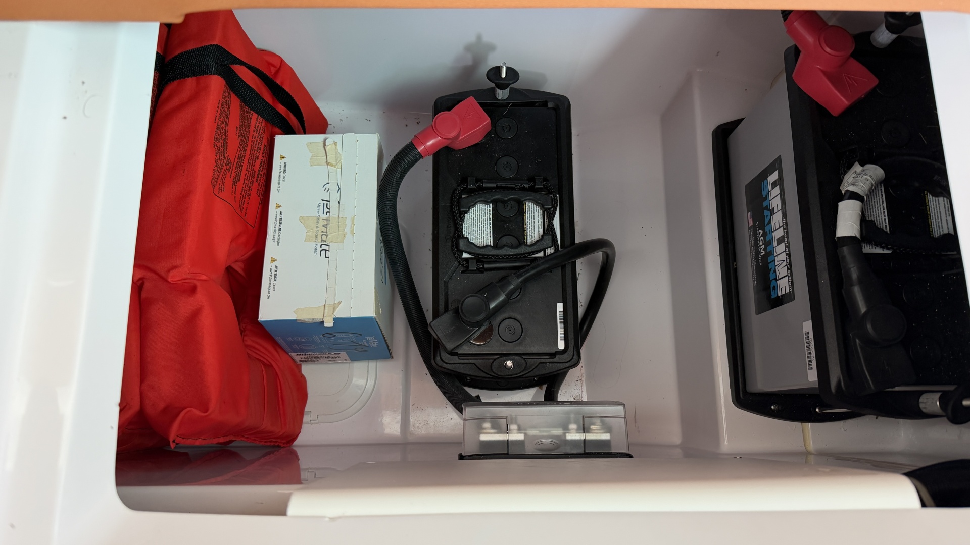 2023 Axopar 28 Cabin w/Wet Bar