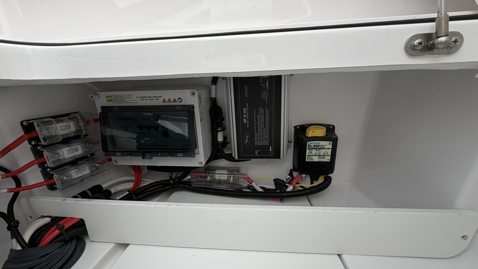 2023 Axopar 28 Cabin w/Wet Bar