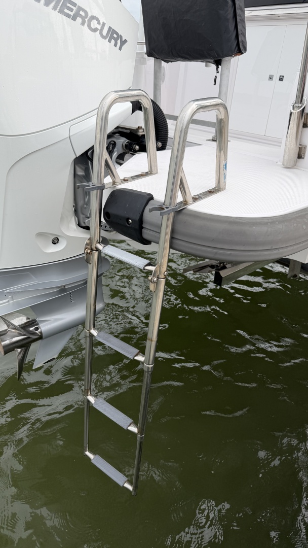 2023 Axopar 28 Cabin w/Wet Bar