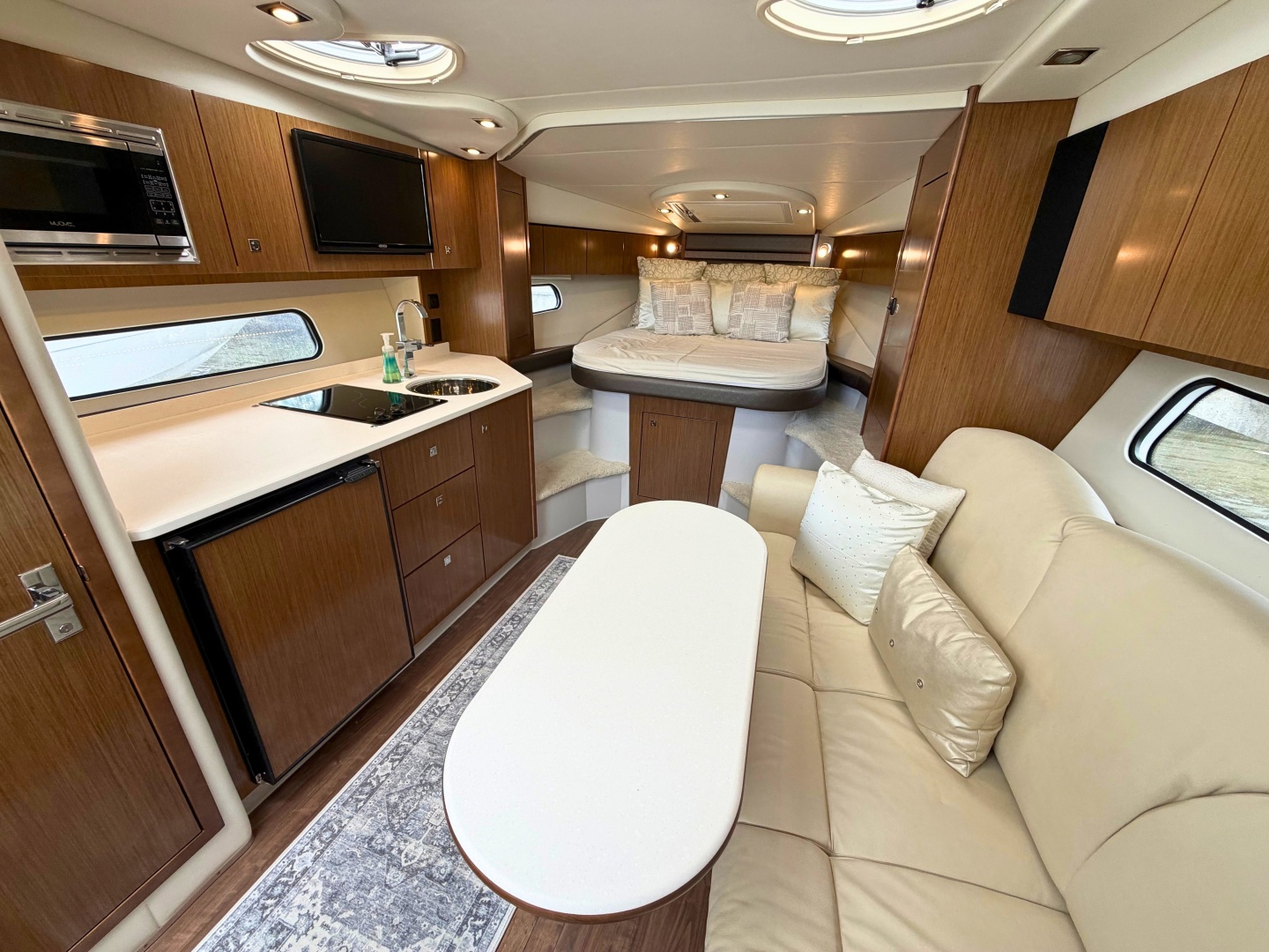 2018 Cruisers Yachts 35 Express