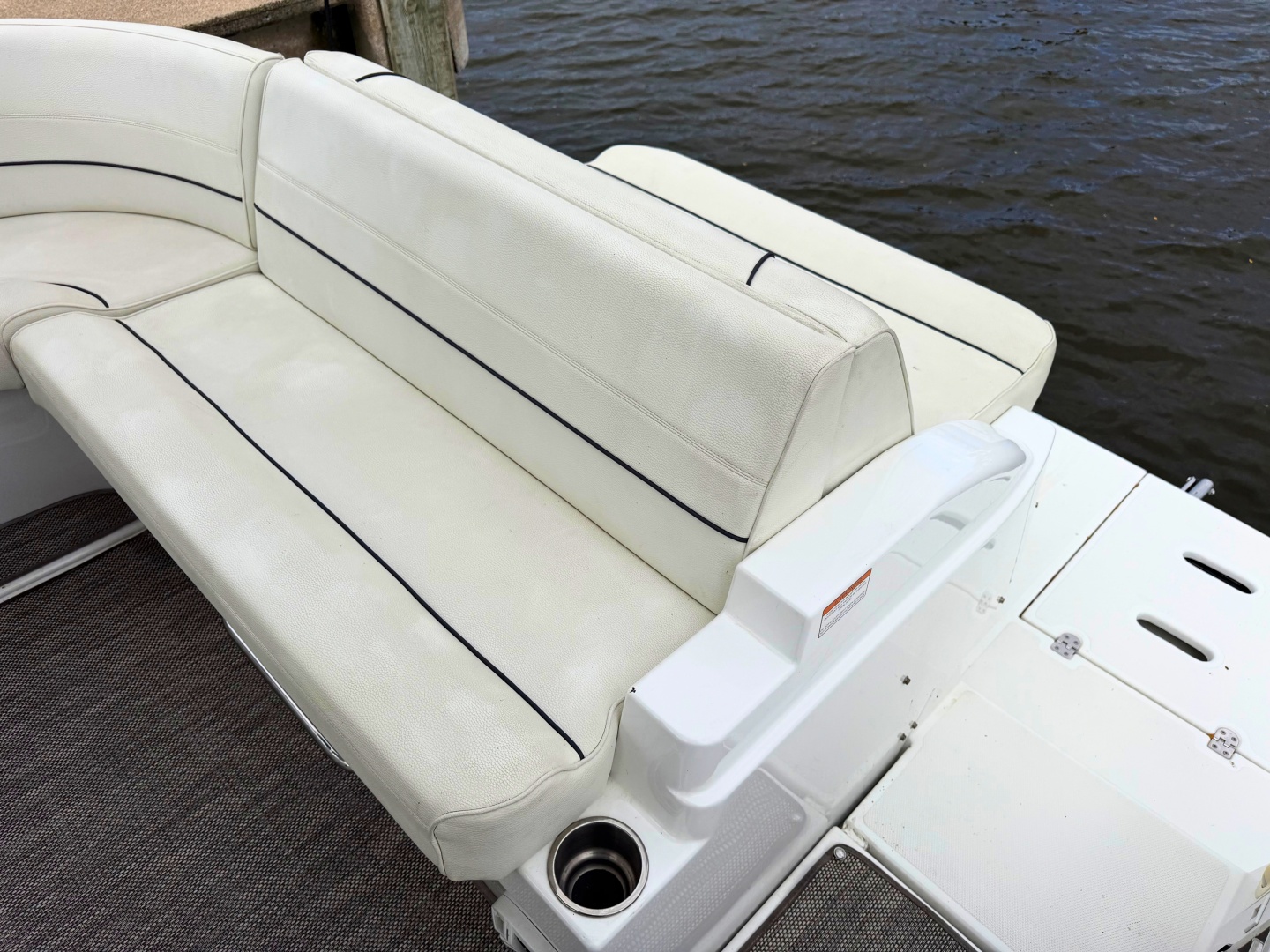 2018 Cruisers Yachts 35 Express