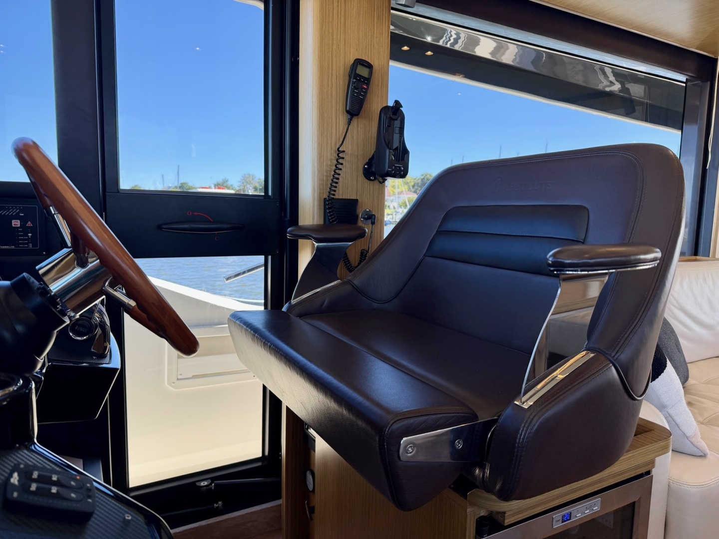 2017 Absolute Navetta 52