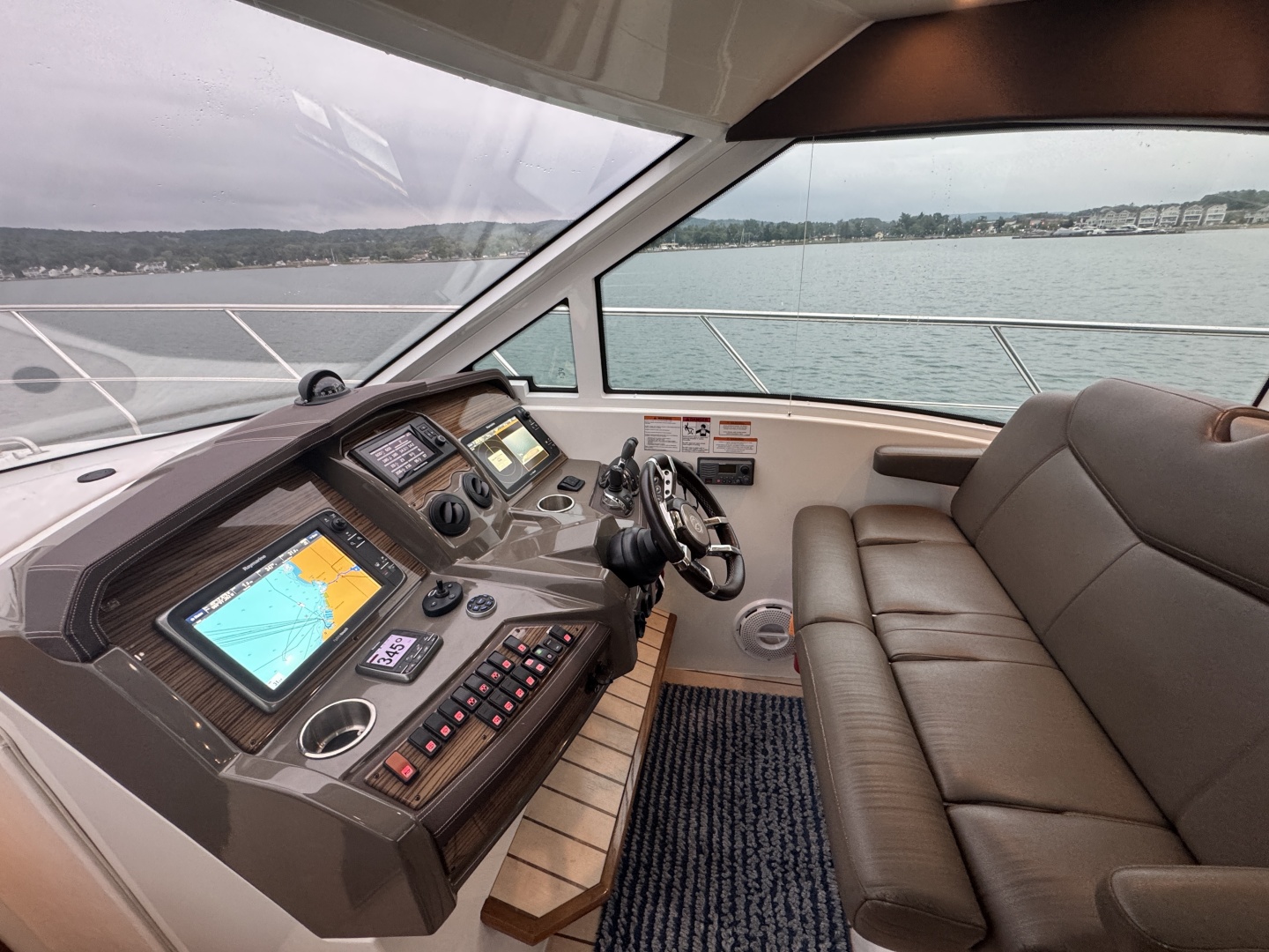 2013 Cruisers Yachts 45 Cantius
