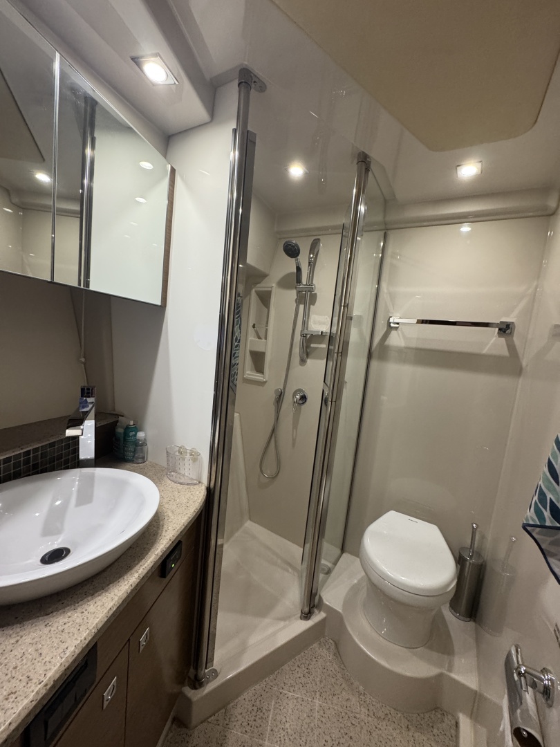 2013 Cruisers Yachts 45 Cantius