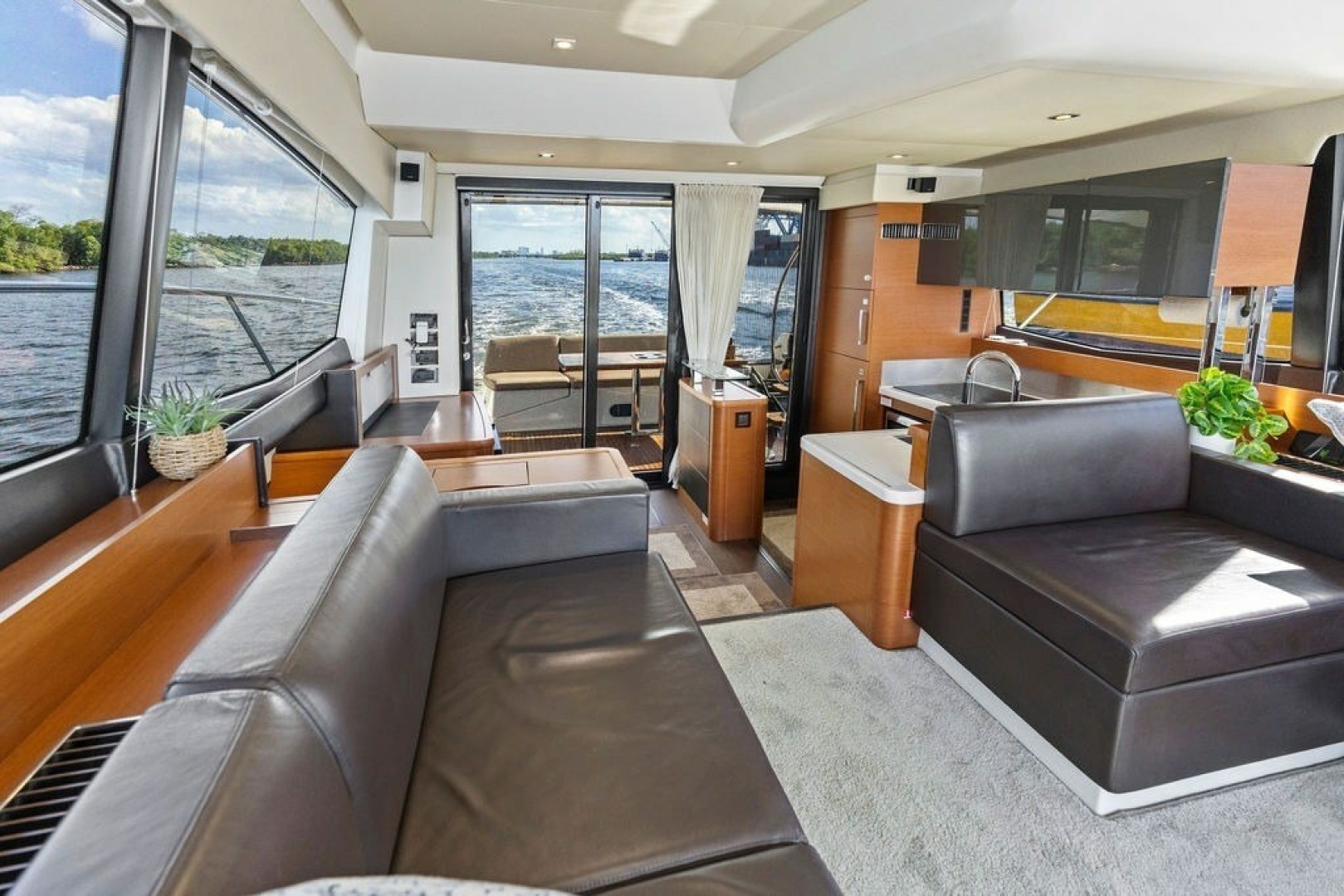 2015 Prestige 550