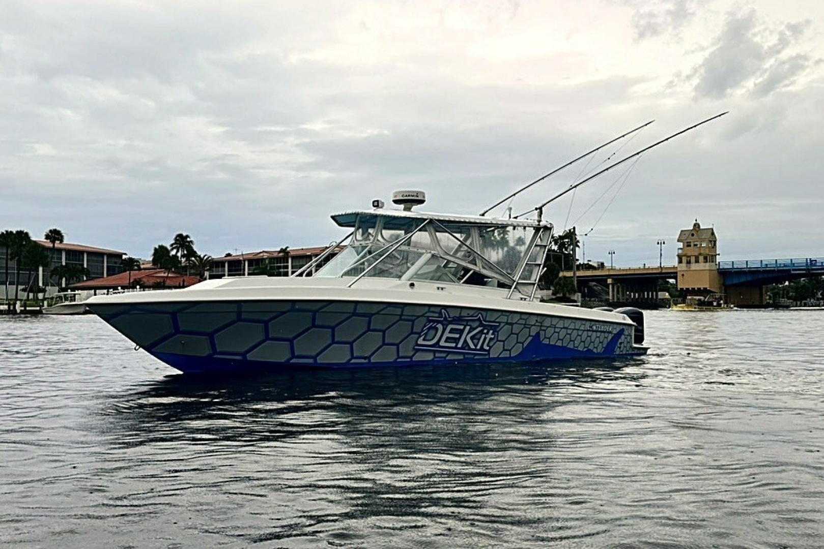 2003 Contender 35 Side Console