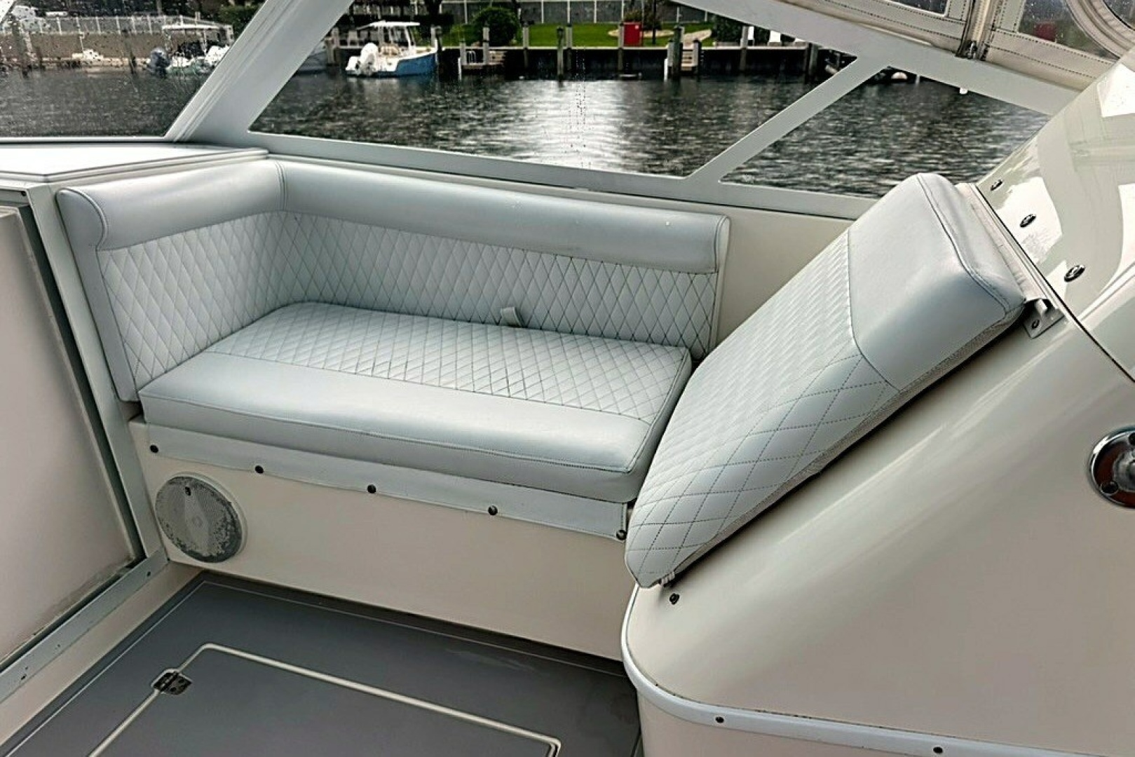 2003 Contender 35 Side Console