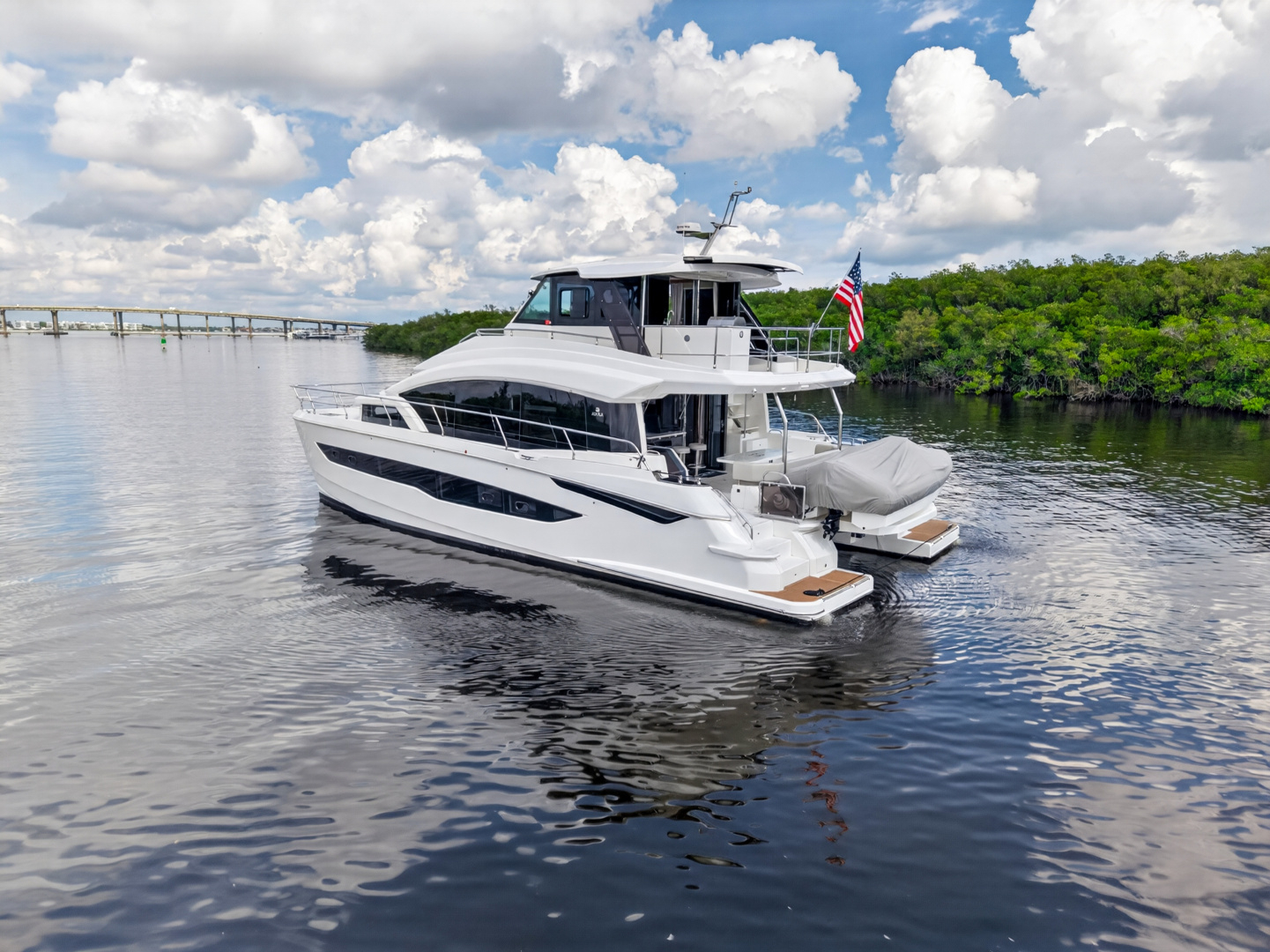 2025 Aquila 54 YACHT
