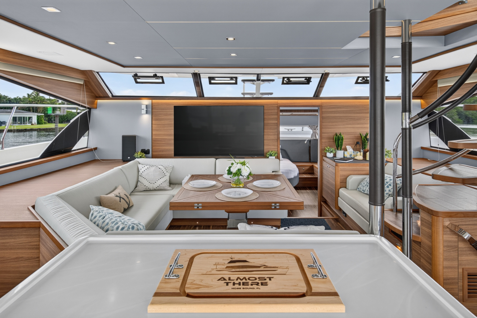 2025 Aquila 54 YACHT