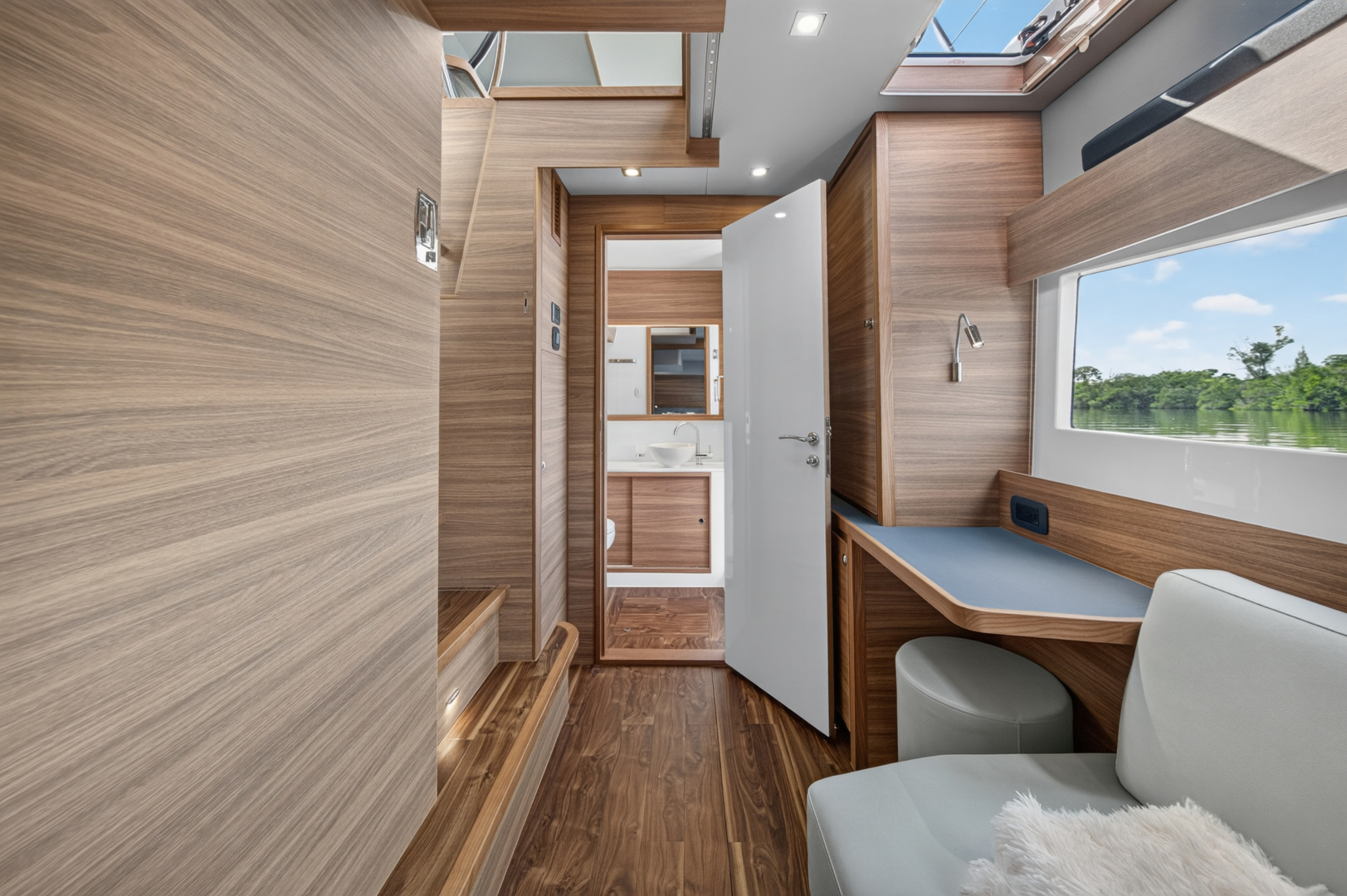2025 Aquila 54 YACHT