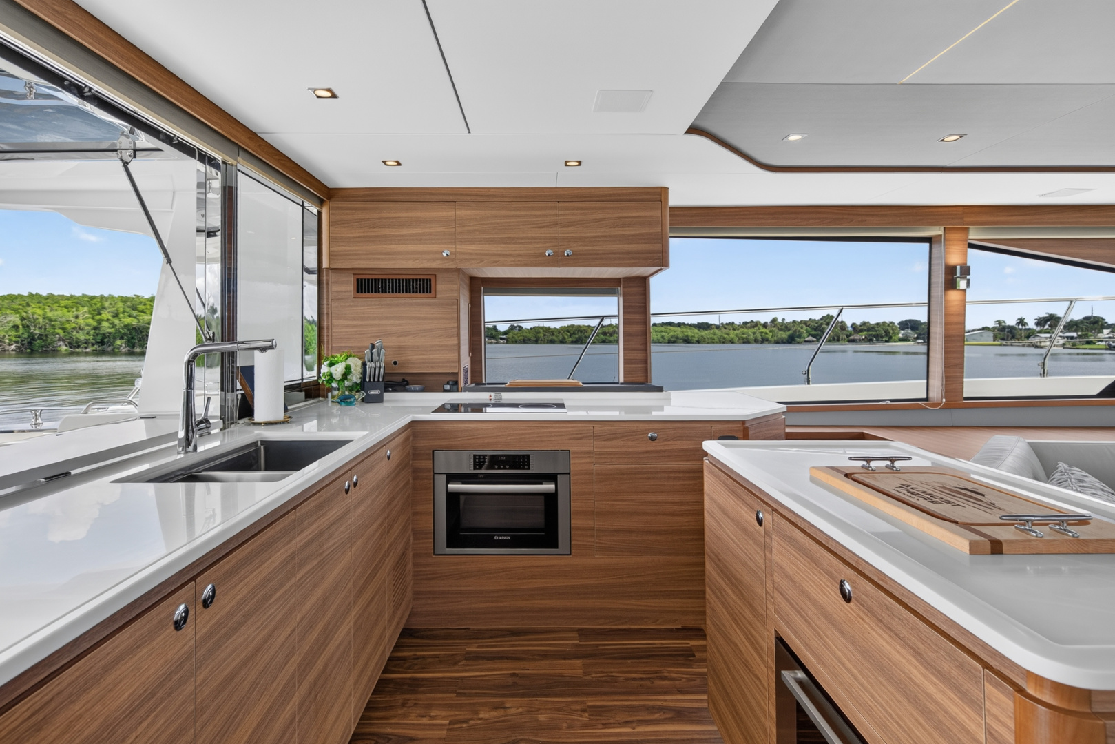 2025 Aquila 54 YACHT