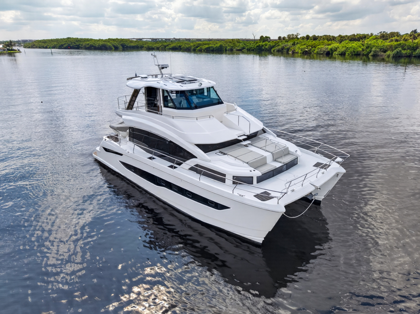 2025 Aquila 54 YACHT