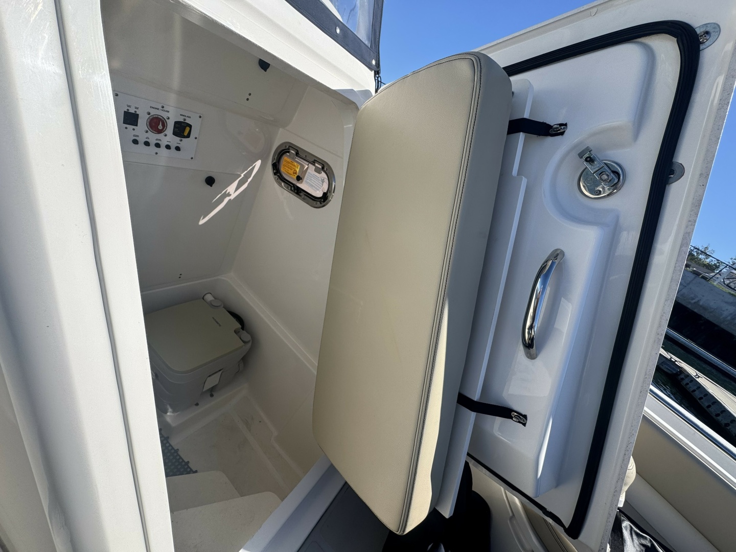 24ft Pursuit Yacht For Sale
