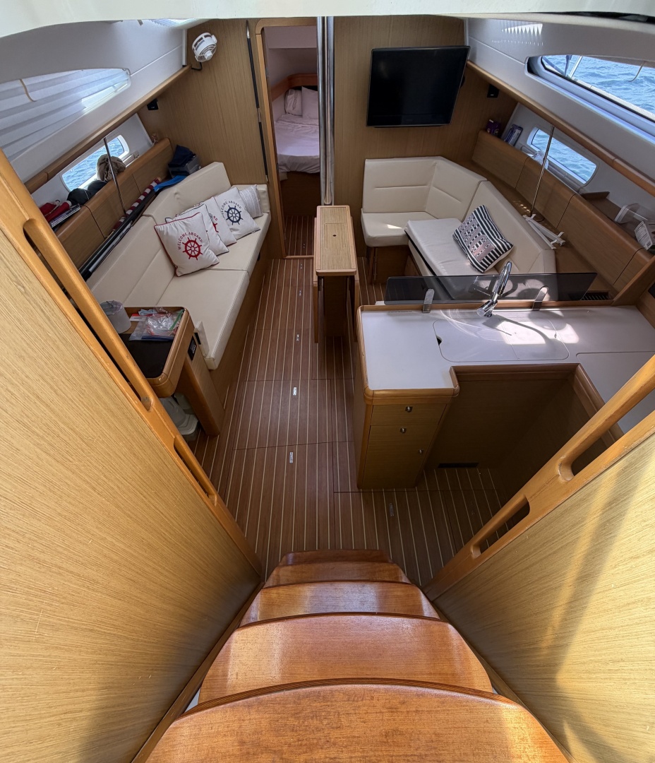 2010 Jeanneau Sun Odyssey 42 DS