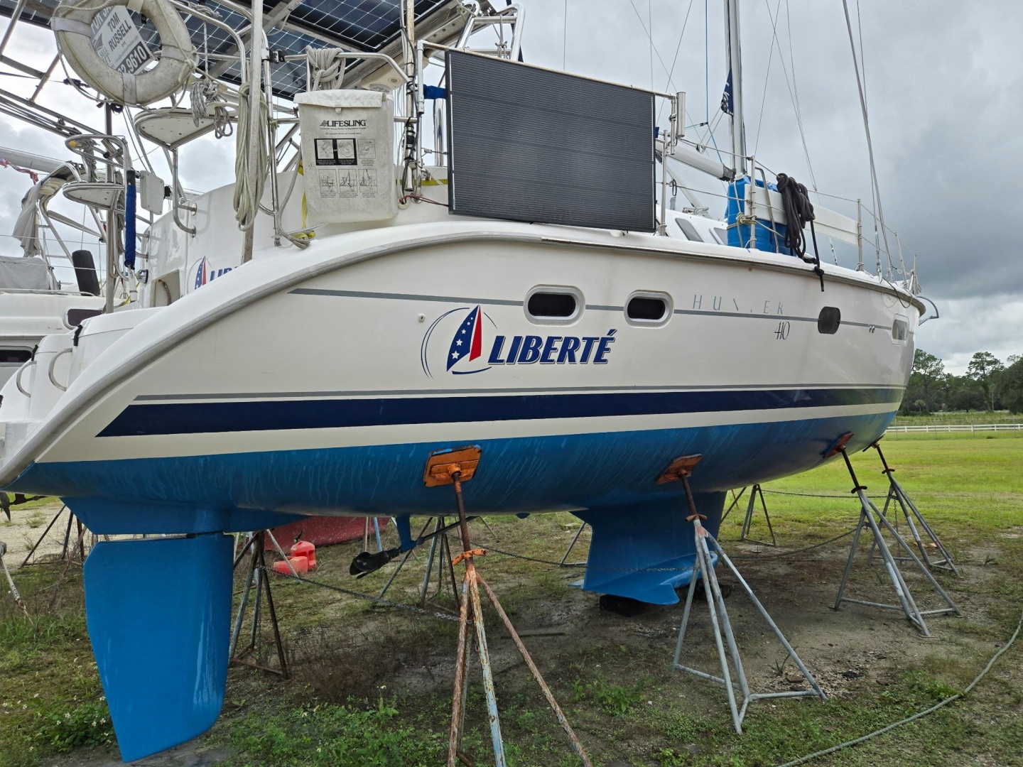 2000 Hunter 410
