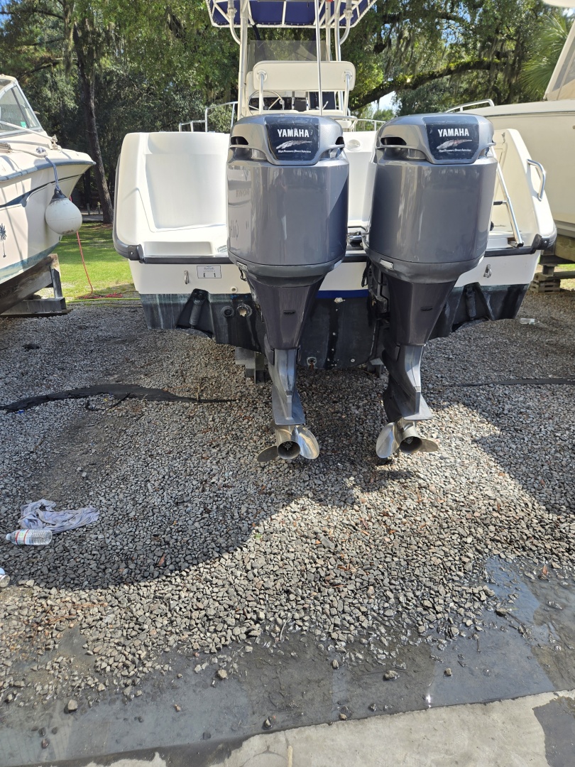 2000 Boston Whaler Outrage