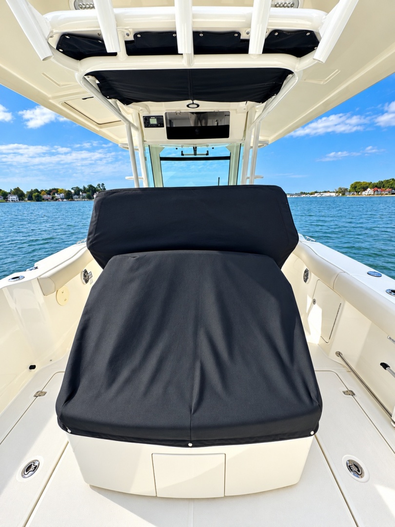 2024 Boston Whaler 330 Outrage