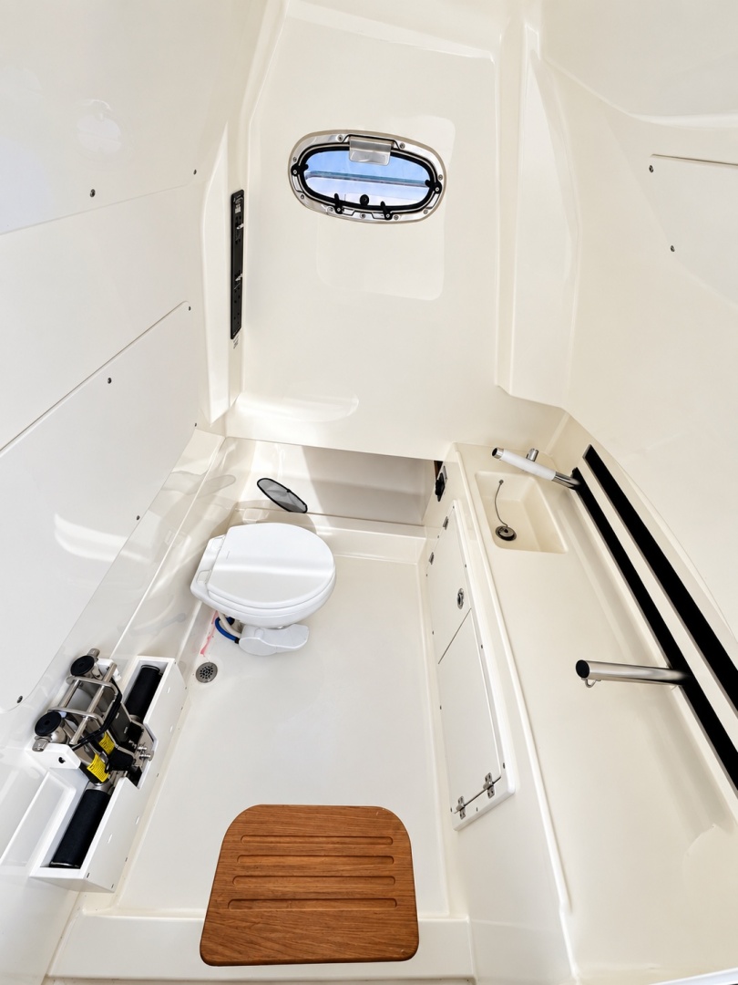 33ft Boston Whaler Yacht For Sale