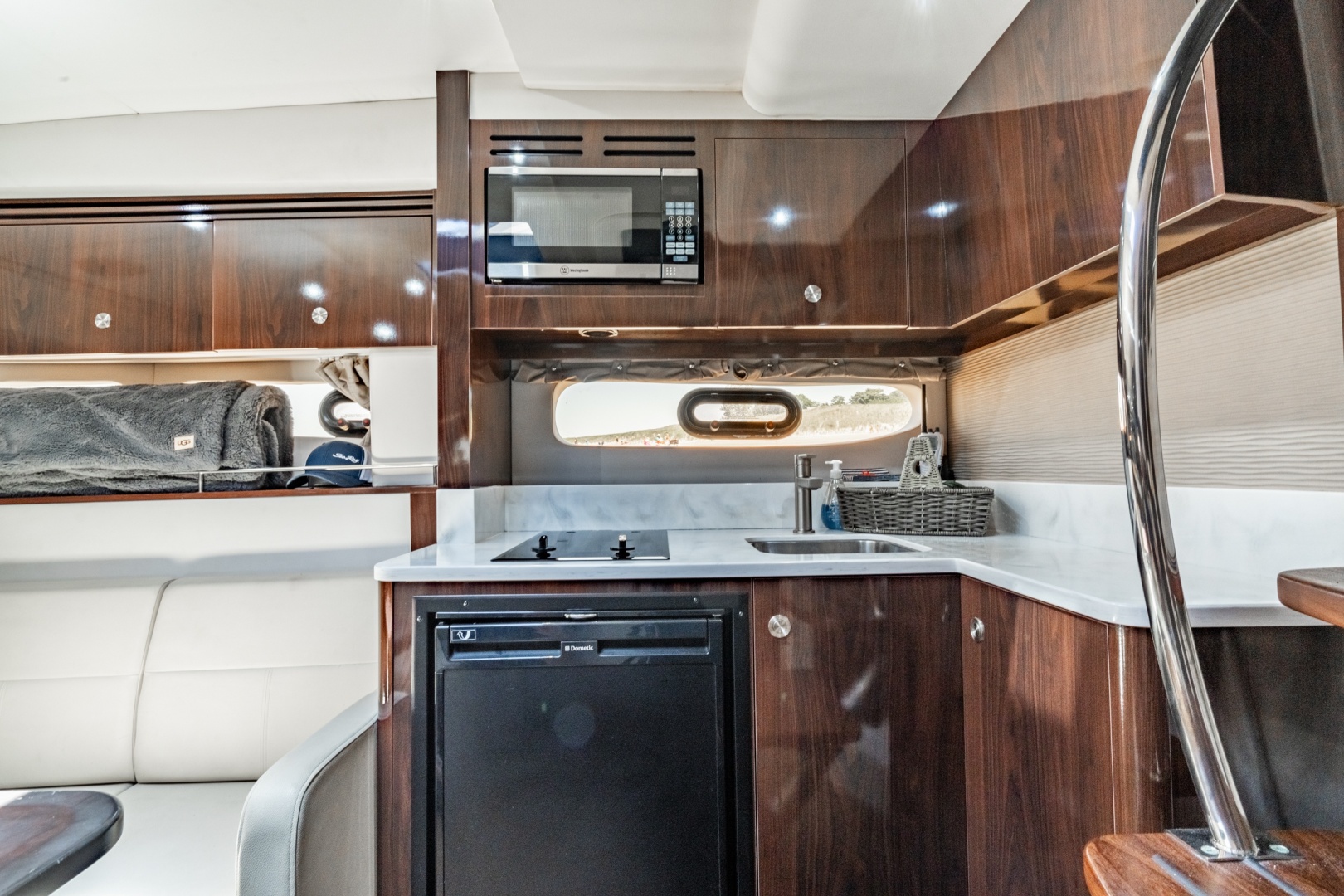 2017 Sea Ray 350 Sundancer Coupe