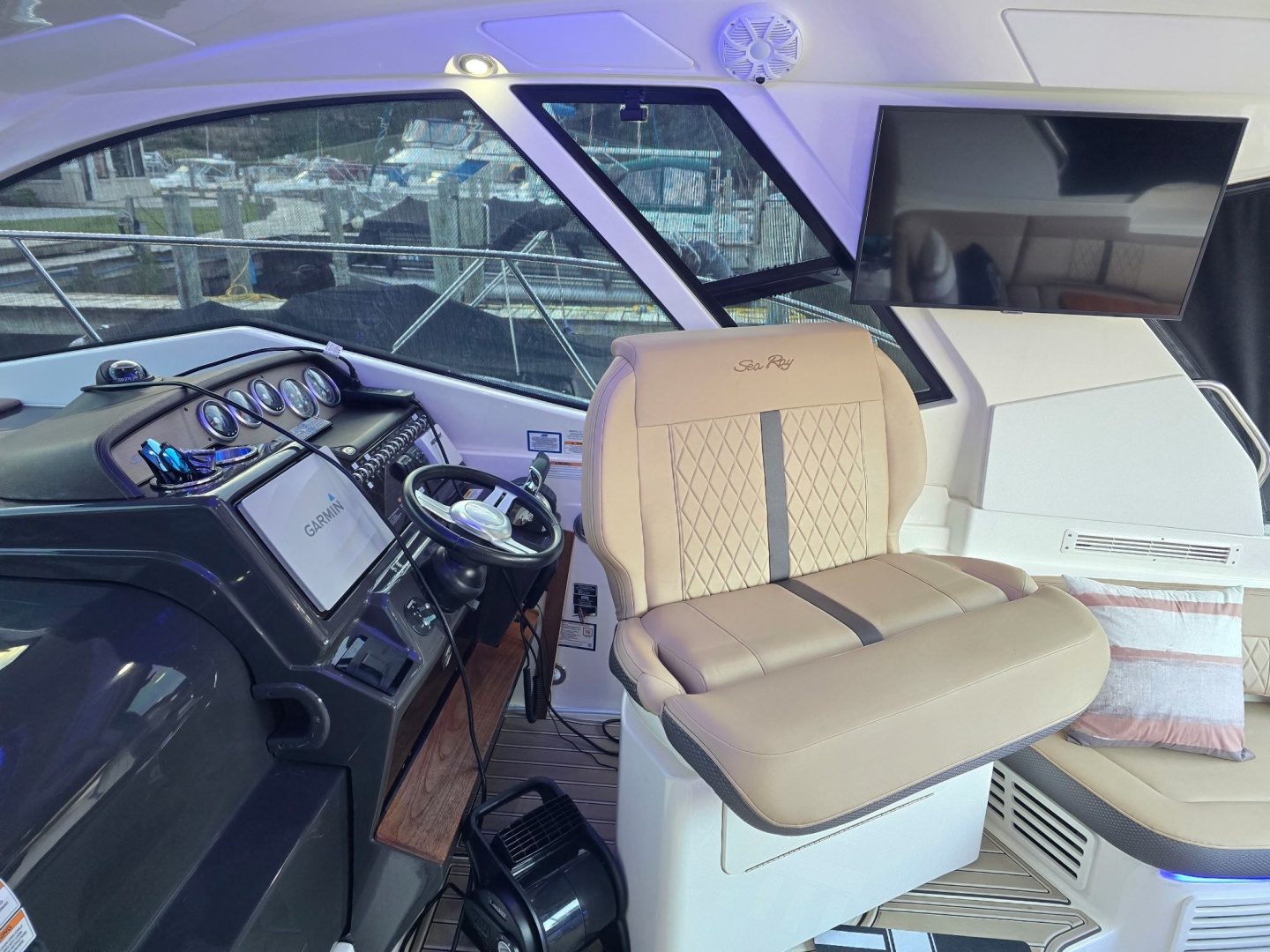 2017 Sea Ray 350 Sundancer Coupe